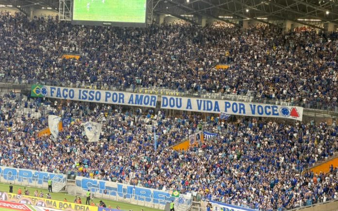 Torcida do Cruzeiro no Mineirão diante do Uberlândia (Foto: Thaynara Amaral/Central da Toca)