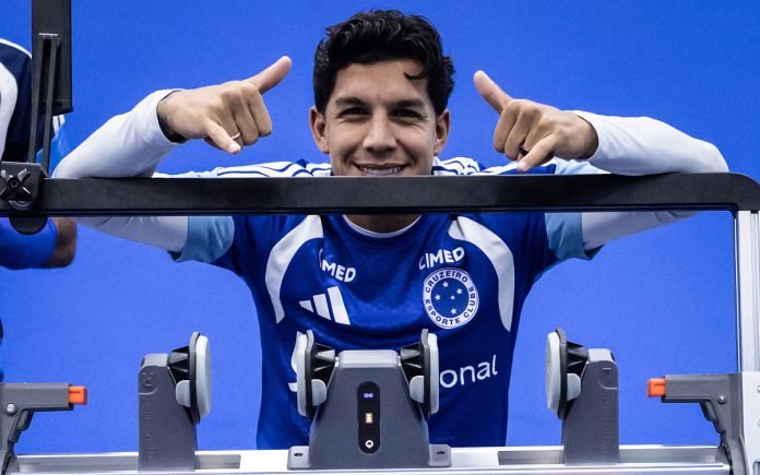 Lucas Romero em atividade na Toca (Foto: Gustavo Aleixo/Cruzeiro)