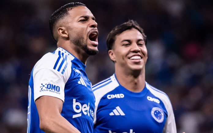 Wanderson comemora gol ao lado de Kaio Jorge (Foto: Gustavo Aleixo/Cruzeiro)