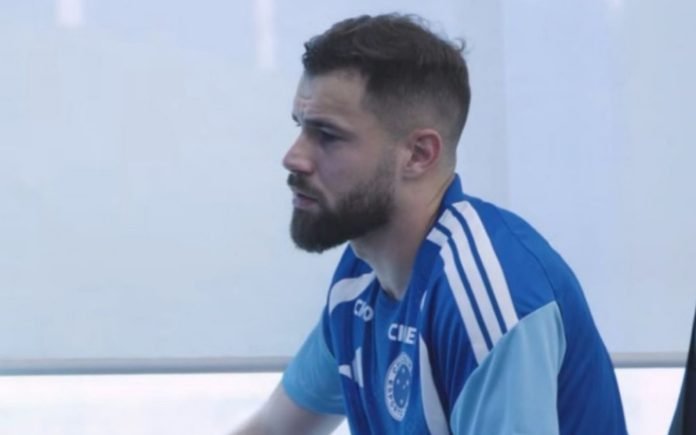 Matheus Cunha, novo goleiro do Cruzeiro, em testes na Toca II (Foto: Reprodução/TV Cruzeiro)