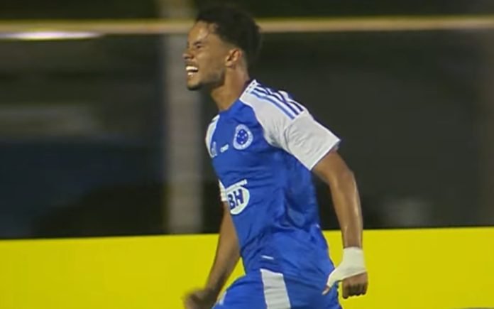 Rhuan Gabriel comemora gol pelo Cruzeiro (Foto: Reprodução/Cazé TV)