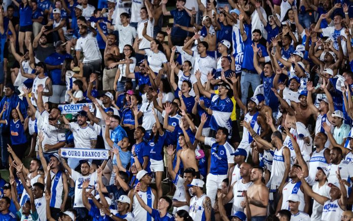 Torcida do Cruzeiro no Parque do Sabiá, em Uberlândia
