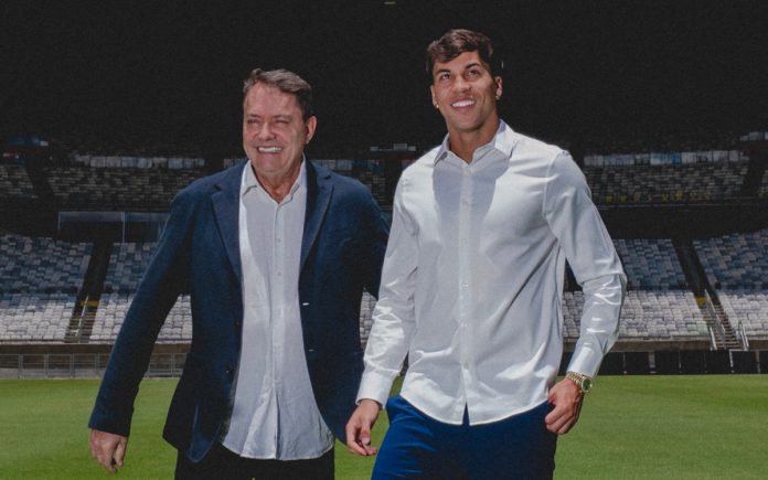 Pedro Lourenço e Kaio Jorge após renovação do atacante (Foto: Yuri Laurindo)