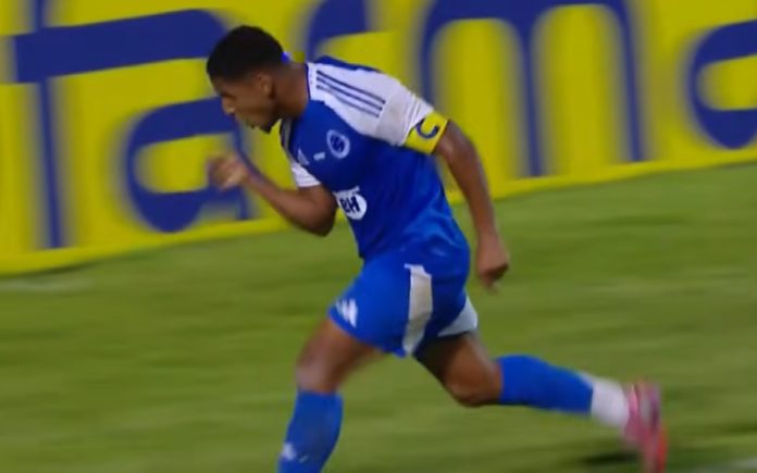 Fernando comemora gol pelo Cruzeiro (Foto: Reprodução/Xsports)