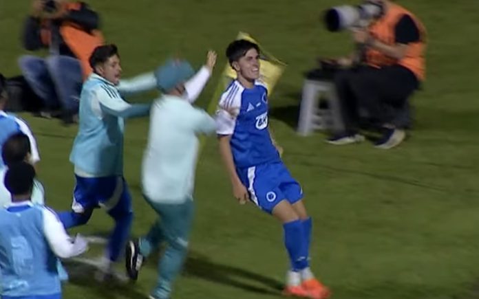 Rayan Lelis marcou um gol e deu uma assistência na partida (Foto: Reprodução/Cazé TV)