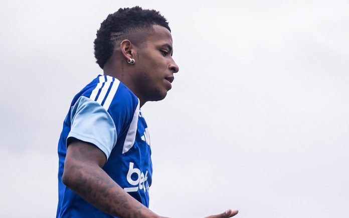 Arroyo em treino do Cruzeiro