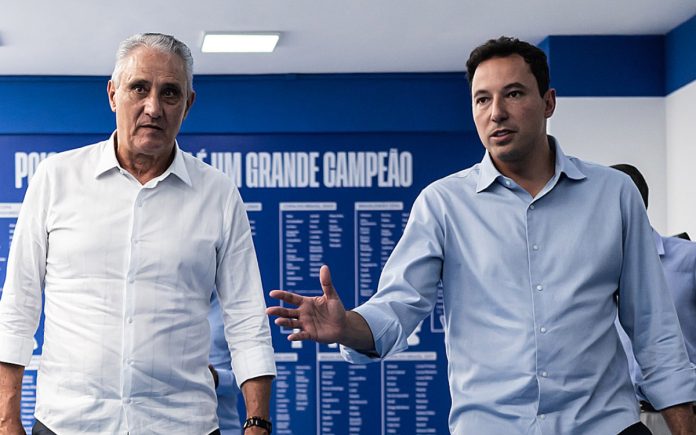 Tite, técnico do Cruzeiro, e Pedro Junio, vice-presidente da SAF celeste (Foto: Gustavo Aleixo/Cruzeiro)