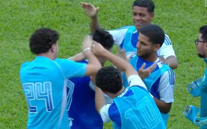 Jogadores do Cruzeiro comemoram vitória sobre a Ponte Preta