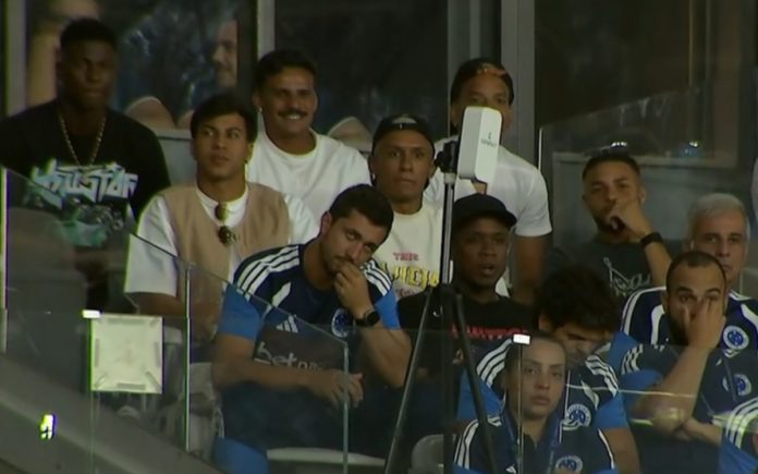 Jogadores do Cruzeiro nas arquibancadas do Mineirão