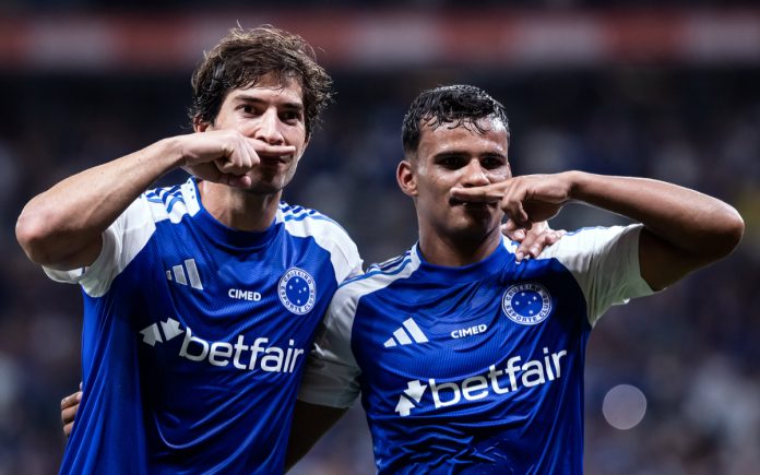 Lucas Silva e Kaiki, formados nas categorias de base do Cruzeiro (Foto: Gustavo Aleixo/Cruzeiro)