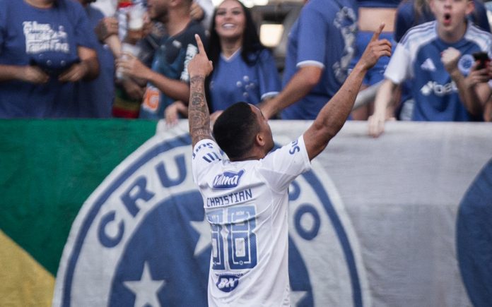 Christian comemora gol pelo Cruzeiro no Nilton Santos, em 2025 (Foto: Rodrigo Ferreira/Cruzeiro)