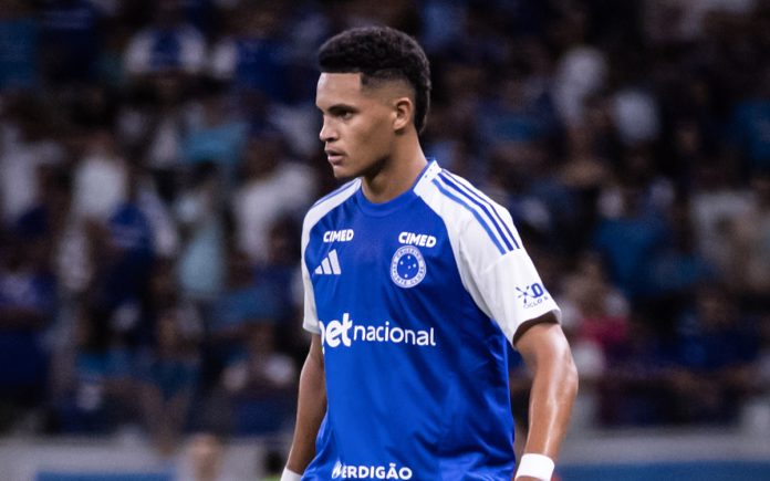 Kauã Prates, lateral do Cruzeiro, deve receber outra oportunidade com Tite (Foto: Gustavo Aleixo/Cruzeiro)