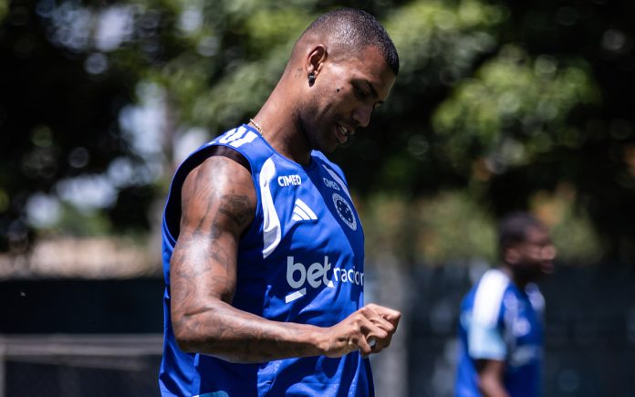Walace, meio-campista do Cruzeiro (Foto: Gustavo Aleixo/Cruzeiro)