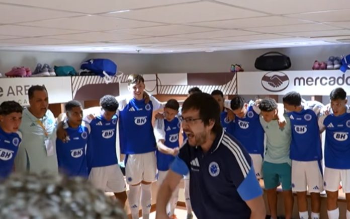 Joaquim Pinto 'pilhou' vestiário do Cruzeiro antes de final da Copinha