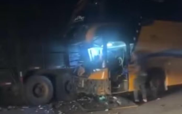 Ônibus da delegação do Águia de Marabá ficou destruído