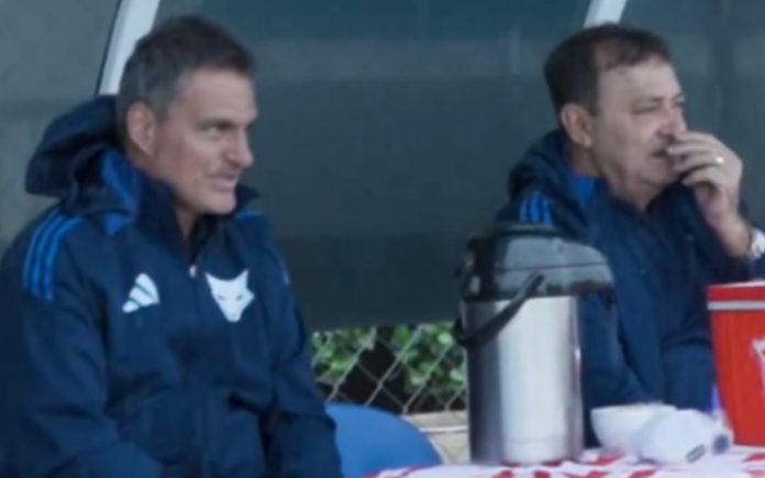 Bruno Spindel e Pedro Lourenço acompanham treino do Cruzeiro neste domingo (4)