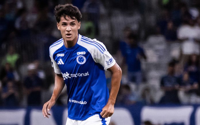Murilo Rhikman em jogo contra o Pouso Alegre