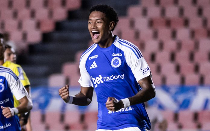 Kenji comemora gol pelo Cruzeiro (Foto: Gustavo ALeixo/Cruzeiro)