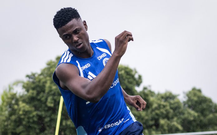 Atacante Néiser Villareal pode fazer a estreia pelo Cruzeiro (Foto: Gustavo Aleixo/Cruzeiro)