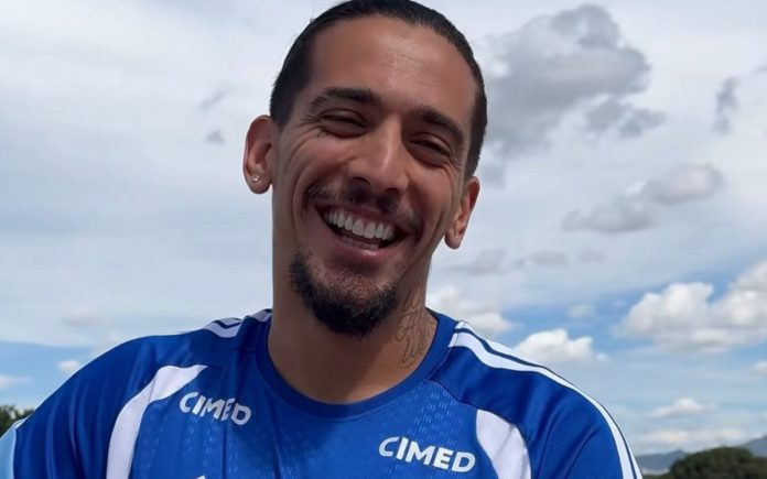 Chico da Costa, novo atacante do Cruzeiro (Foto: Reprodução/TV Cruzeiro)