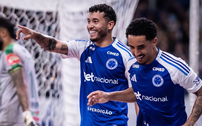 William, lateral do Cruzeiro