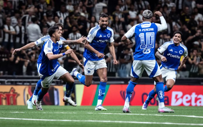 Jogadores do Cruzeiro na Arena, em BH (Foto: Gustavo Aleixo/Cruzeiro)