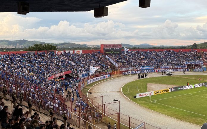 Torcida do Cruzeiro no Manduzão