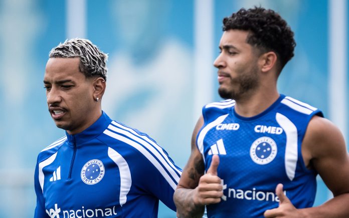 Matheus Pereira e William em treino na Toca II