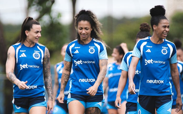 Jogadoras do Cruzeiro Feminino em preparação para o duelo contra o Santos (Foto: Gustavo Martins/Cruzeiro)