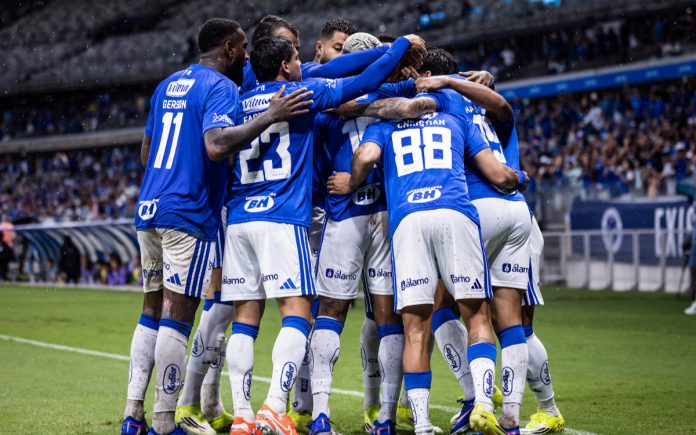 Elenco do Cruzeiro contra o América-MG, no Mineirão (Foto: Gustavo Aleixo/Cruzeiro)