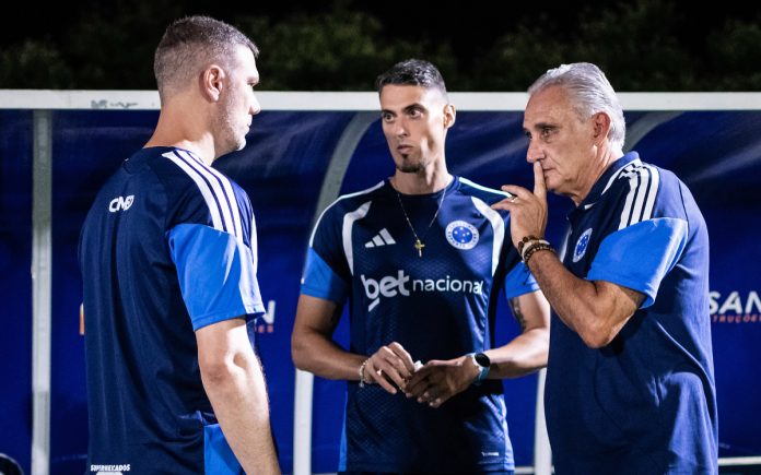 Tite em conversa com Matheus Bachi e Vinícius Bergantin