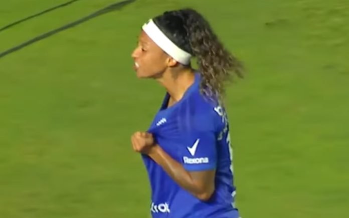 Byanca Brasil, autora de dois gols na vitória do Cruzeiro