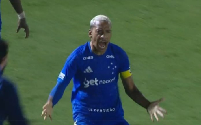 Matheus Pereira marcou gol da vitória