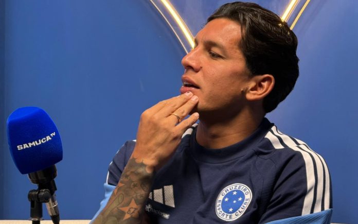 Lucas Romero, volante do Cruzeiro (Foto: Tiago Mattar/Samuca TV)
