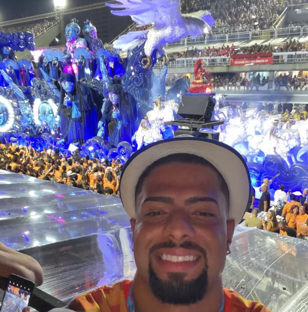 João Marcelo aproveitou o desfile da Portela (Foto: Reprodução/redes sociais)