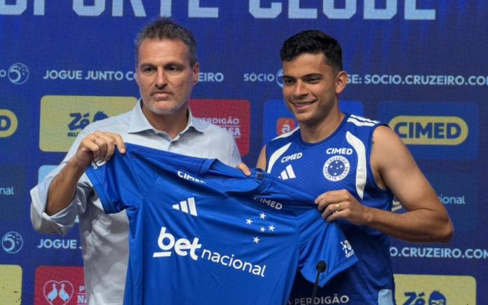 Kaio Jorge foi apresentado como novo atacante do Cruzeiro (Foto: Thaynara Amaral/Central da Toca)
