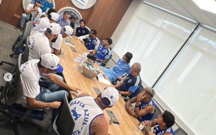 Máfia Azul se reuniu com Tite e jogadores do Cruzeiro (Foto: Reprodução/redes sociais)
