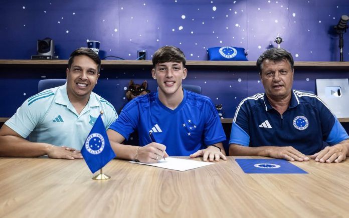 João Cervi assinou novo contrato com o Cruzeiro
