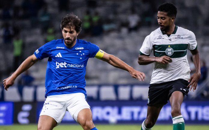 Lucas Silva entrou no segundo tempo contra o Coritiba