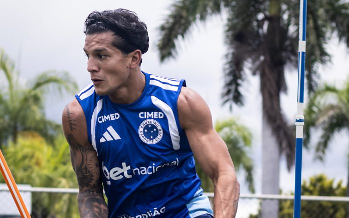 Lucas Romero deve formar dupla de volantes com Gerson (Foto: Gustavo Aleixo/Cruzeiro)