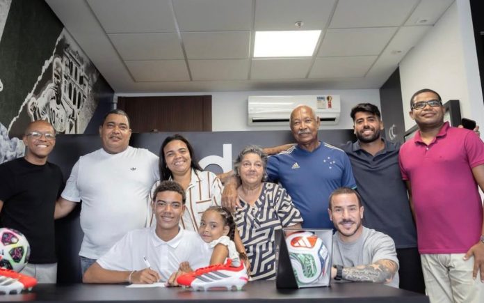 Júlio Damique, de 16 anos, firmou contrato com a Adidas (Foto: Reprodução/Instagram)