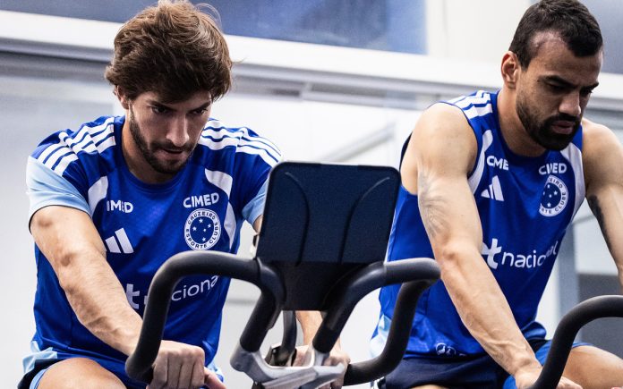 Lucas Silva e Fabrício Bruno em treino na academia da Toca ll (Foto: Gustavo Aleixo/Cruzeiro)