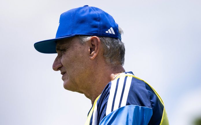 Tite em treino na Toca II