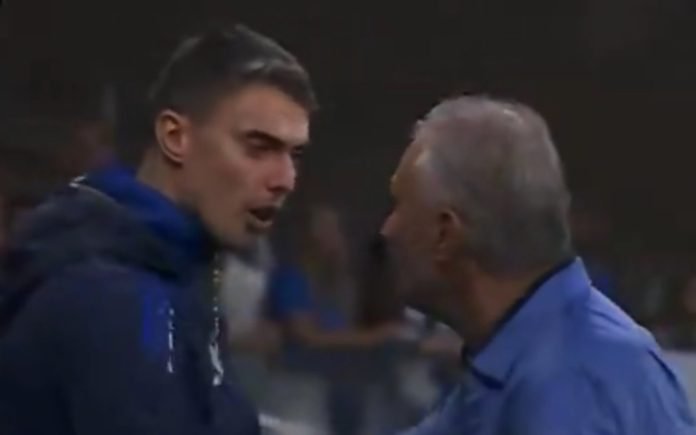 Discussão entre Tite e Matheus Bachi em Cruzeiro 2x0 América-MG