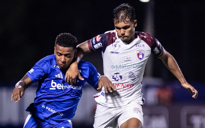 Arroyo em jogo contra o Betim, na Arena Vera Cruz