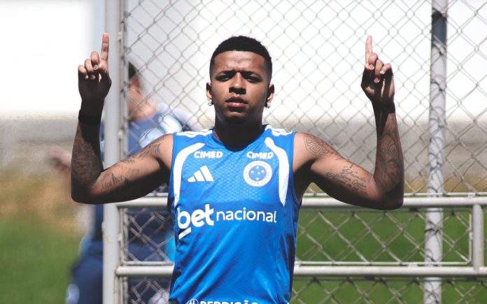 Arroyo, atacante do Cruzeiro, se recuperou de um desgaste e treinou nesta sexta (13) - (Foto: Gustavo Martins/Cruzeiro)