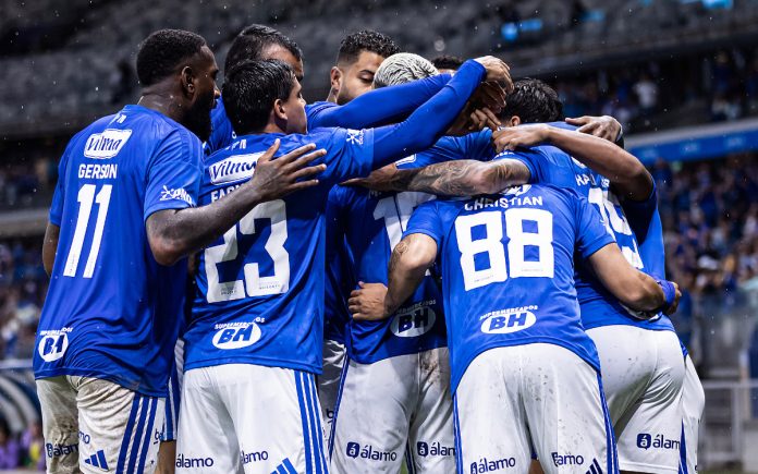 Time do Cruzeiro comemora gol diante do América-MG (Foto: Gustavo Aleixo/Cruzeiro)