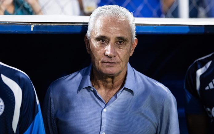 Tite em jogo do Cruzeiro contra a URT