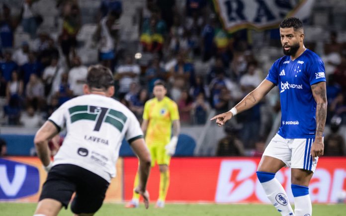 joãomarcelocruzeiroxcoritiba João Marcelo foi titular na derrota para o Coritiba