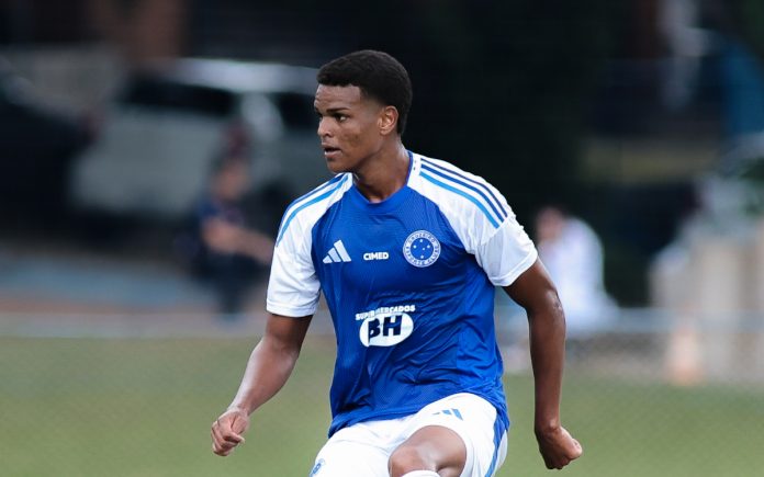 William Fernando, lateral do Cruzeiro (Foto: Gustavo Martins/Cruzeiro)